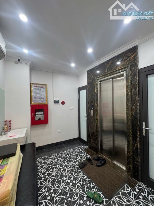 Chủ cần tiền bán gấp nhà Mặt phố Tây Sơn Đống Đa, 40m, 9TTM, MT 5.5m, vỉa hè 10m, ô tô. - 3