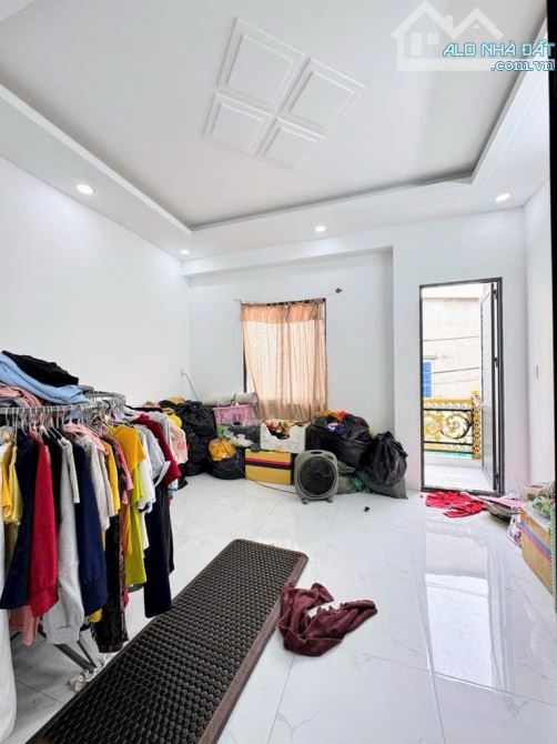 BÌNH TÂN NGAY CHỢ BÌNH LONG - NGANG LỚN 4.5M - 2 TẦNG MỚI ĐẸP - 45M2 - NHỈNH 4 TỶ TL - 3