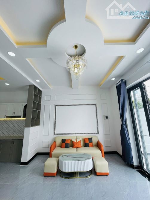 Nhà mới xây dựng tân cổ điển gần quảng trường Mỹ Tho, Tiền Giang - 3