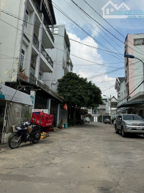 🏡 CĂN NHÀ ĐẸP 2 TẦNG - CĂN GÓC HẺM XE TẢI - GẦN CHỢ & TRƯỜNG HỌC Vị trí: Tân Sơn Nhì - 3