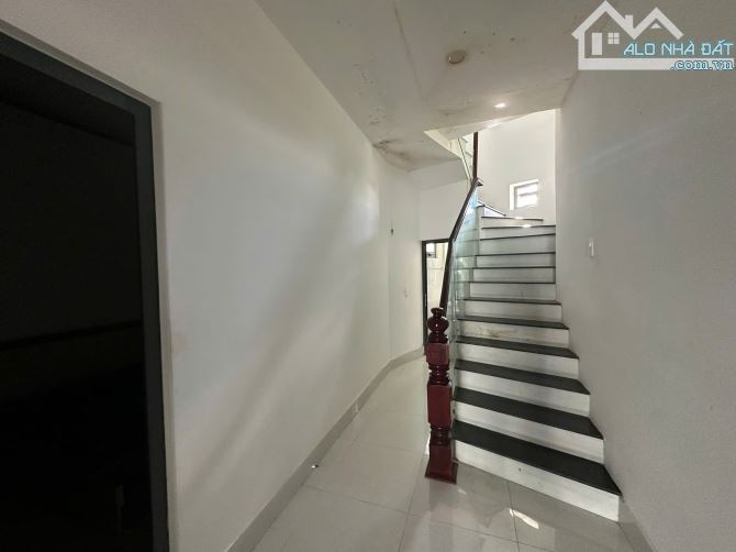 Bán nhà 2 tầng - 4 phòng ngủ - Thị Trấn Diên Khánh - Sổ Hồng Hoàn Công - 3