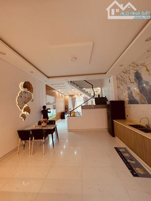 🌊 BÁN NHÀ 4 TẦNG FULL NỘI THẤT – VIEW SÔNG ĐẸP 🌊  📍 Địa chỉ: Đường Nguyễn Thị Sáu - 3