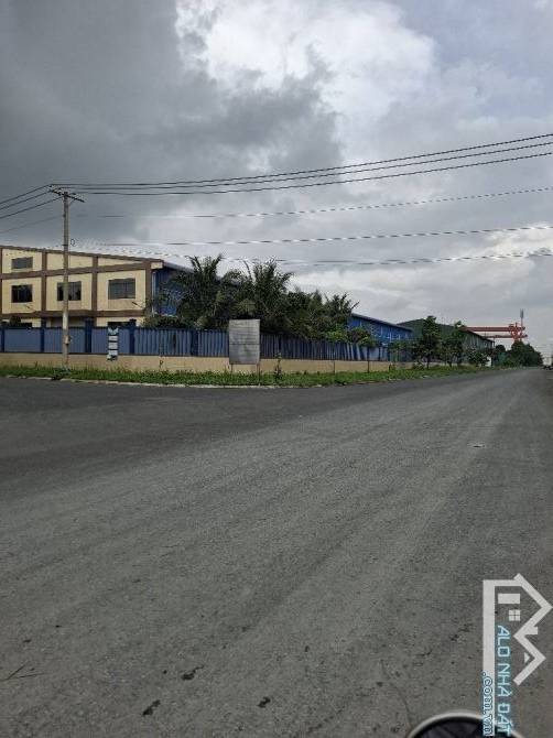 Xưởng mặt tiền xe tải Thanh Niên – Đặng Công Bỉnh, diện tích lớn 1.045m², 1.350m² - 3