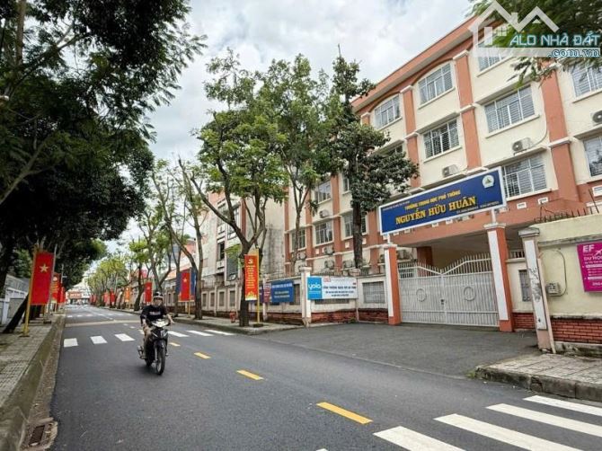 Bán nhà Biệt thự 2 Mặt tiền Khổng Tử - Dân Chủ, 50x32m, 5 Tầng, dòng tiền 1 tỷ, 270 tỷ. - 3