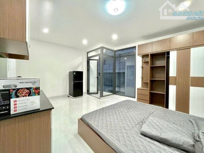 Bán CHDV giáp Phan Đăng Lưu,Phú Nhuận,  ngang 6m dài 22m dtcn: 128m2. Dòng tiền 85tr/ thán - 3