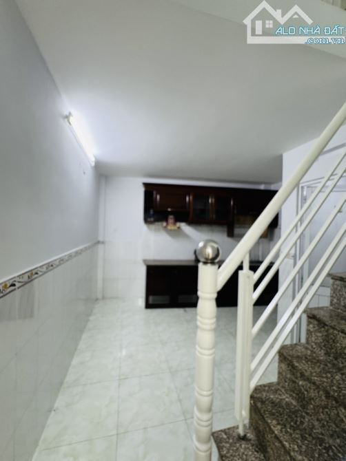 QUẬN 6 -  GẦN CHỢ BÀ HOM – HẺM XE HƠI – CÁCH 1 CĂN RA HẺM XE TẢI – 2 TẦNG  – NHỈNH 4T - 3