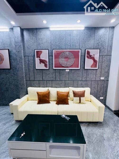 BÁN NHÀ HÀM NGHI - VỊ TRÍ HIẾM  - 10M RA PHỐ - SẴN NỘI THẤT - DT 40M2, 5 TẦNG, NHỈNH 10 TỶ - 3