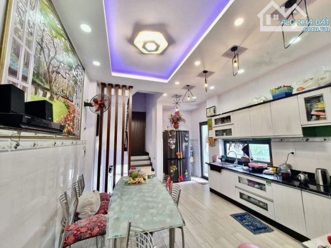 HẺM 8M P. TÂY THẠNH TÂN PHÚ - DT: 4X15M - 5 TẦNG LÔ GÓC NHÀ MỚI - 3