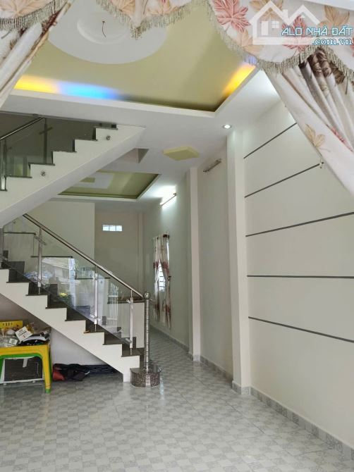 Nhà góc 2MT , 1/ huỳnh Thị Hai,DT: 4x14, 1tr, 1 lầu, giá: 3.9 tỷ - 3