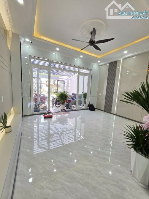 nhà 2 lầu 88m2 6ty5 TL MT đường vào chợ Xóm Nghèo, kinh doanh, p.Dĩ An - 3