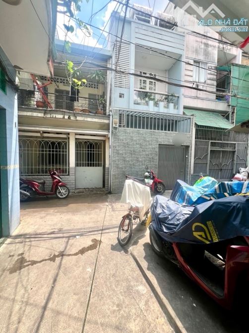 Nhà 54m2 - p10 Tân Bình - 3 Tầng - Hẻm 3m - Cách hẻm xe hơi 30m - 3
