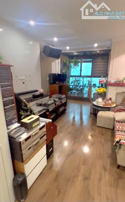 Tòa VNT Tower 19 Nguyễn Trãi. DT 96m -3pn, 2wc. Gia TL - 1
