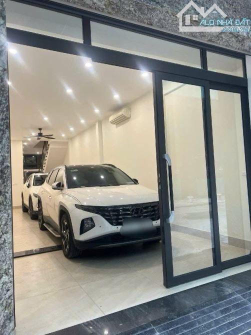 Chủ cần bán gấp nhà 5 tầng 100m2 cạnh chợ Việt Hưng đường ô tô tránh. Vị trí kinh doanh - 3