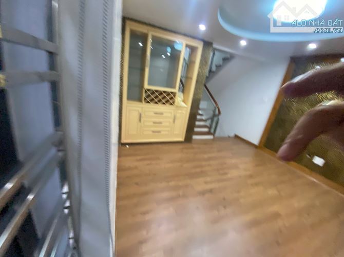 N4653. Cho thuê nhà nguyên căn tại Văn Cao - ô tô chuyển đồ đỗ cửa. - 3