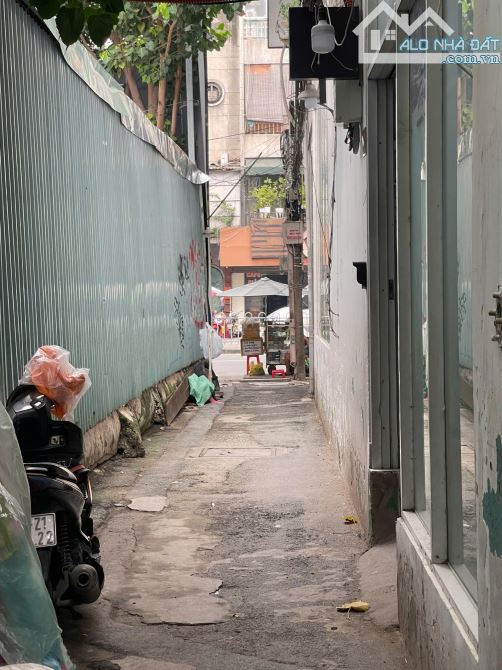 BÁN NHÀ CÁCH MT NGUYÊN CƯ TRINH 20M. GIÁ 4,2 TỶ. NHÀ ĐẸP NGAY TRUNG TÂM QUẬN1 - 3