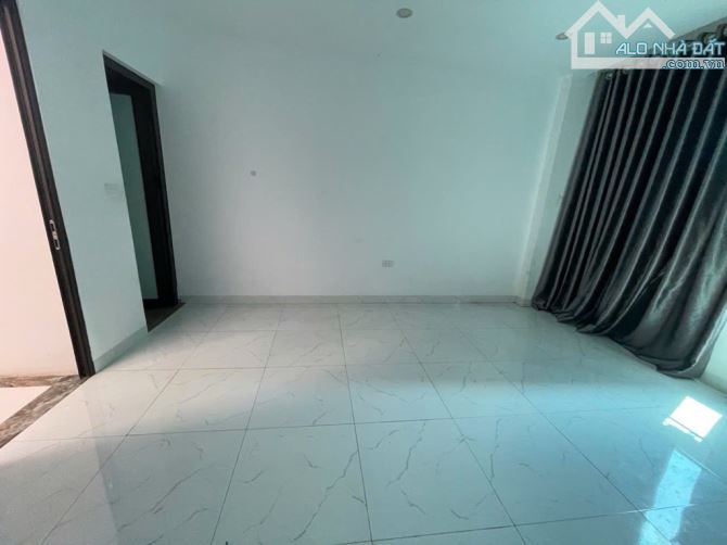 CỰC HIẾM TRÂU QUỲ GIA LÂM CÒN 1 CĂN 4 TẦNG OTO VÀO NHÀ NGÕ TO GẦN 4M CHỈ 4.750 THOẢ THUẬN - 3