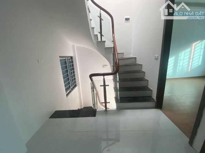 NHÀ 3 TẦNG,LÔ GÓC,ĐƯỜNG THÔNG,Ô TÔ ĐỖ CỬA,CÁCH CẦU NHẬT TÂN 500M - 3