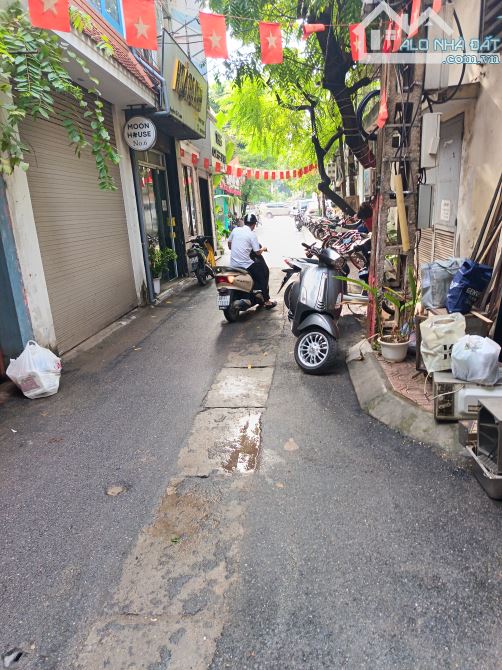 SIÊU PHẨM Ô TÔ ĐỖ CỬA BA ĐÌNH- DT 52M - NGÕ THÔNG - 3
