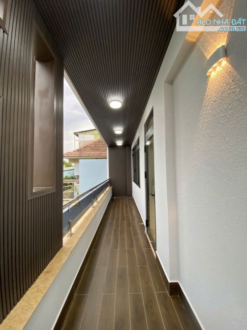 Siêu phẩm góc 2 MT đường XVNT, Bình Thạnh - 8 X 20 - 4 Tầng - HĐT: 90 triệu/th - 35 Tỷ - 3