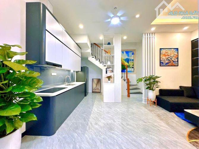 Nhà đẹp ngay Ngã Tư Sở - Phân Lô Thanh Xuân- 45m2 - Dân Xây - Ở Luôn - Full Nội Thất - 3