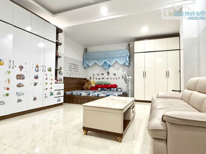 Có 9 triệu. Nhà đẹp ngõ 181 Trần Phú - 3