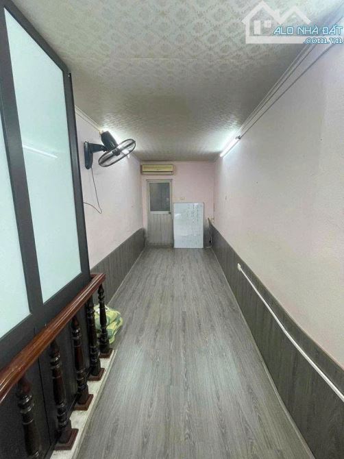 Cho thuê nhà nguyên căn Ngõ 16 Phố Hàng Cháo, Cát Linh, Đống Đa. DT 18m x 4 tầng, giá 6tr - 3