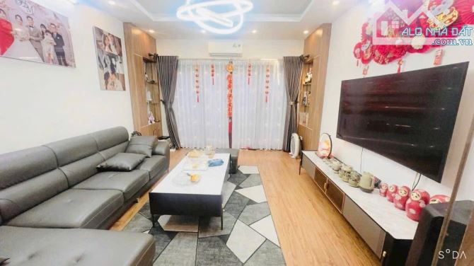 TRUNG TÂM CẦU GIẤY DƯƠNG QUẢNG HÀM 45m2x5tầng,Mt4m GIÁ 11.3TỶ Ô TÔ QUA NHÀ NGÕ THÔNG 6 NGỦ - 4