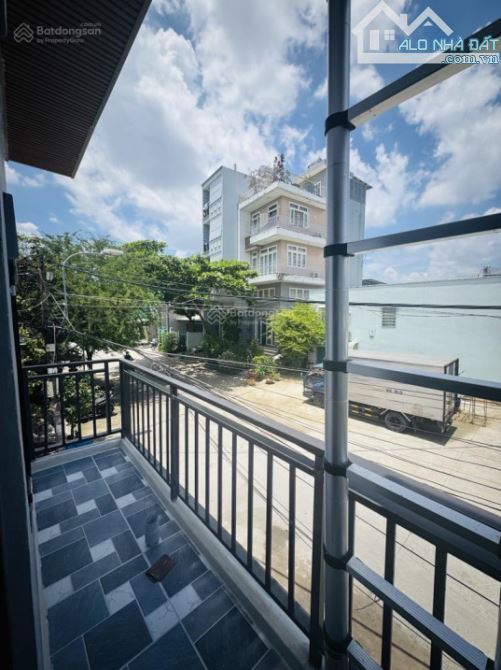 BÁN NHÀ MỚI 2 TẦNG - 58M2 - CĂN GÓC 2 MẶT THOÁNG - ĐƯỜNG 10M THÔNG - Ô TÔ QUAY ĐẦU - CHỈ - 4