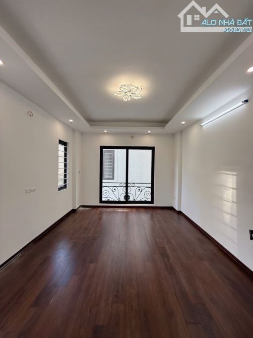 BÁN NHÀ VIỆT HƯNG -5 TẦNG MỚI KÍNH KOONG - GẦN CÔNG VIÊN - KĐT VIỆT HƯNG- ĐẦY ĐỦ CÔNG NĂNG - 4