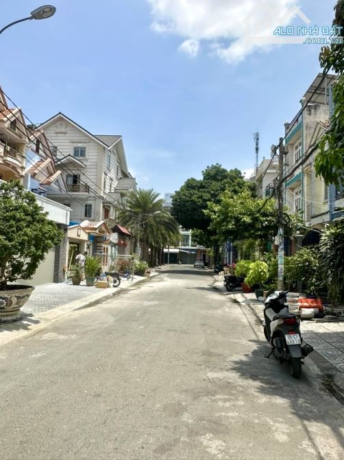 Biệt Thự Tên Lửa - Aeon Bình Tân - 280m2 - Chỉ 29 Tỉ - 4