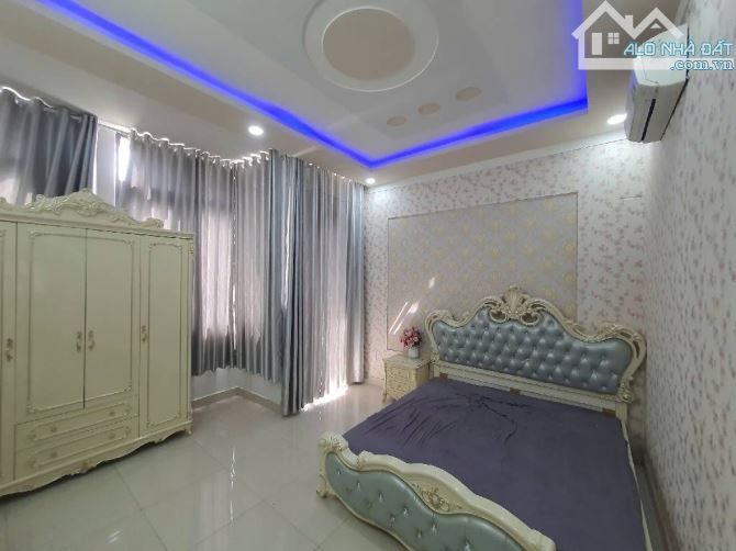 Nhà 3 Tầng Dĩ An,64m2 Mặt tiền KD,Đường 8M thông, shr. Nhỉnh 5 tỷ - 4