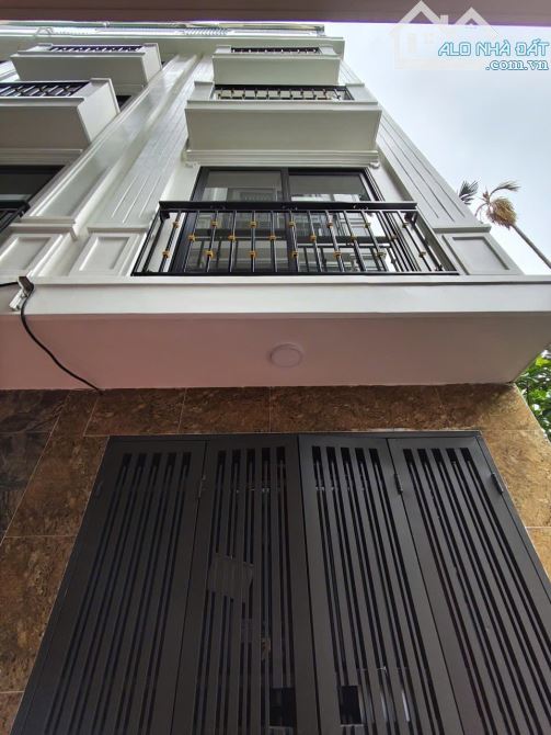 NHÀ KIM GIANG – 41M2 x 4 TẦNG – NGÕ Ô TÔ TRÁNH – GIÁ CHỈ LOANH QUANH 8 TỶ - 4