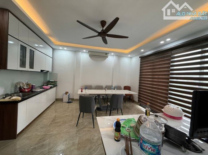 Chủ cần tiền bán gấp nhà Mặt phố Tây Sơn Đống Đa, 40m, 9TTM, MT 5.5m, vỉa hè 10m, ô tô. - 4