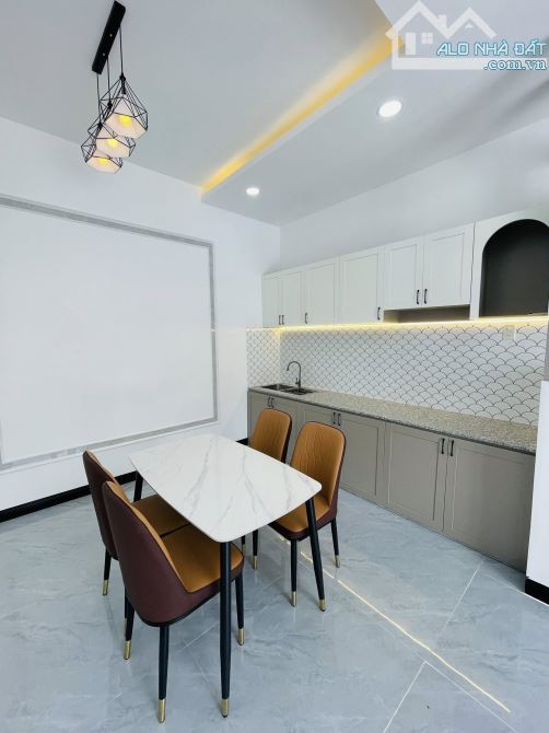 Nhà mới xây dựng tân cổ điển gần quảng trường Mỹ Tho, Tiền Giang - 4