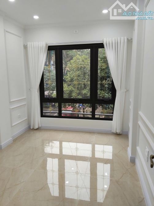 BÁN NHÀ MẶT PHỐ VIP CẦU GIẤY - 2 MẶT TIỀN, 2 VỈA HÈ - THANG MÁY, VỊ TRÍ ĐẮC ĐỊA, SỔ ĐỎ - 4