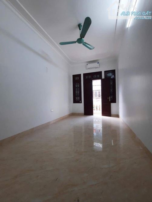 HOA HẬU phố Tô Vĩnh Diện - Thanh Xuân, kinh doanh sầm uất, ô chờ thang máy 50m2 chỉ 18,6T - 4