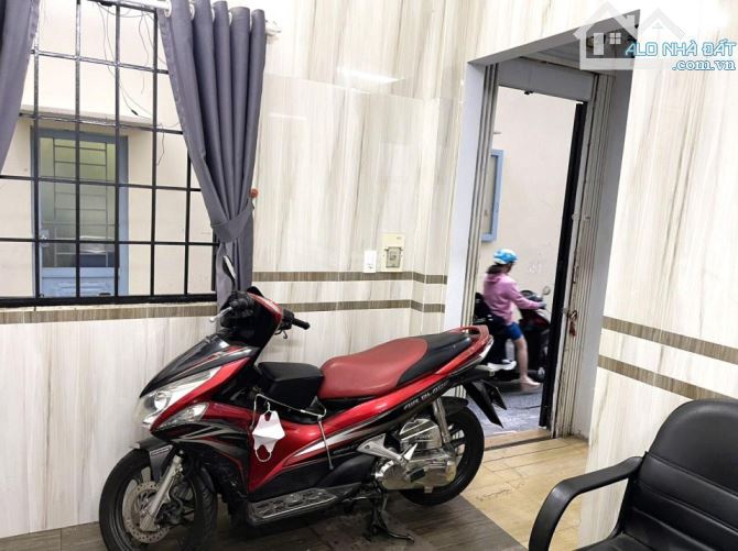 (Bán gấp - giá tốt) Bán nhà mới Bình Thạnh, cạnh chợ Bà Chiểu, DT 56 m2 (4x14), 4 tầng, - 4