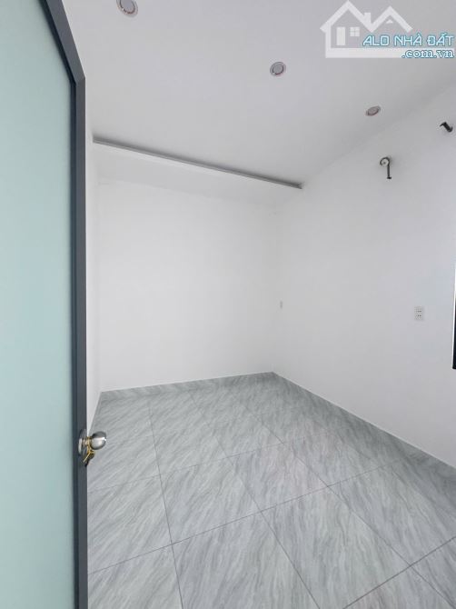 NHÀ LẦU SANG TRỌNG VỚI NÉT CỔ KÍNH NGAY BIÊN HÒA - 4