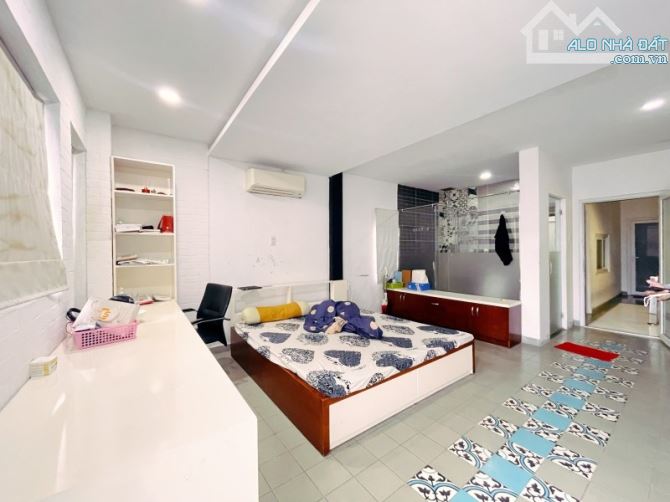 Bán Gấp nhà Nguyễn Xí 80m² - Hẻm xe hơi 6m - 4PN 4WC - Nhỉnh 9 đồng - 4