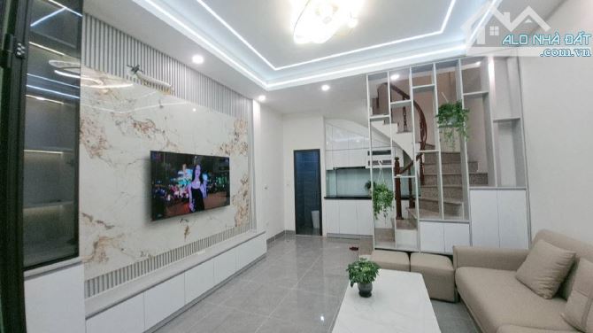 Xuân Thủy – Nhà 7 tầng Thang máy – 38m² – Ngõ nông, gần ô tô - 4