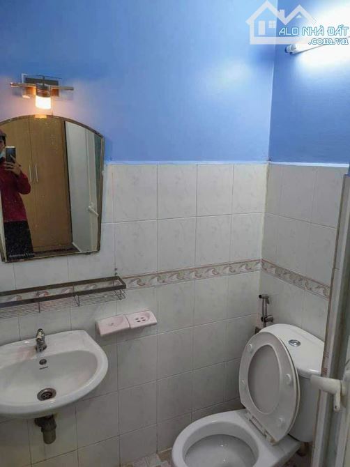 nhà đẹp, quận 3 cần bán gấp. hẻm 62 lý chính thắng quận 3. giá rẻ - 4