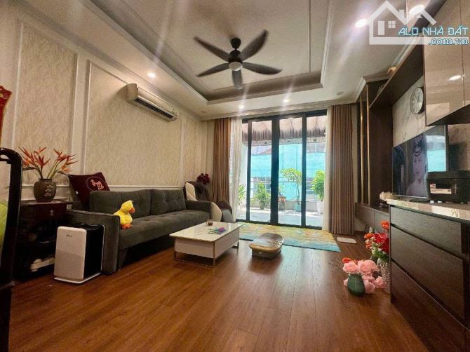 Chủ cần bán gấp nhà 5 tầng 100m2 cạnh chợ Việt Hưng đường ô tô tránh. Vị trí kinh doanh - 4