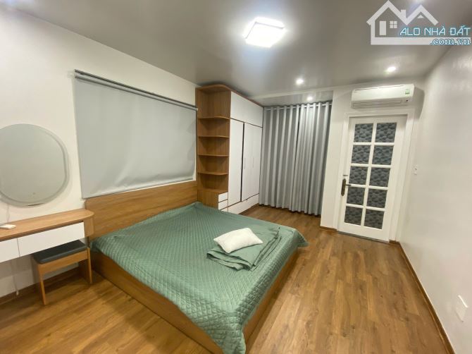 N4653. Cho thuê nhà nguyên căn tại Văn Cao - ô tô chuyển đồ đỗ cửa. - 4