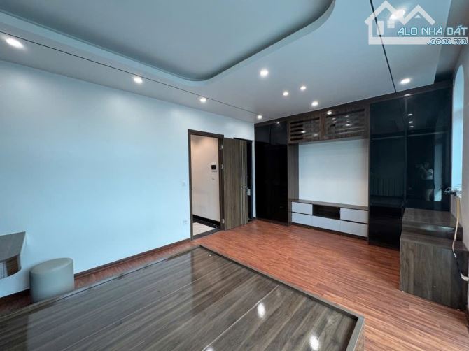 BÁN NHÀ ĐỨC GIANG-DIỆN TÍCH GẦN 100m2-GARA 3 Ô TÔ-THANG MÁY-FULL NỘI THẤT-ĐẸP LONG LANH - 4