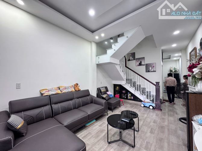 Bán nhà 3 tầng rộng 49,8m2 hẻm ô tô Hùng Vương, Nha Trang - 4