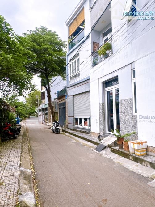 Đường vườn Lài, hẻm 6m thông, khu phân lô đồng bộ.  65m2(4*16).  Nha trệt,lầu, 3pn.  Hơn 6 - 4