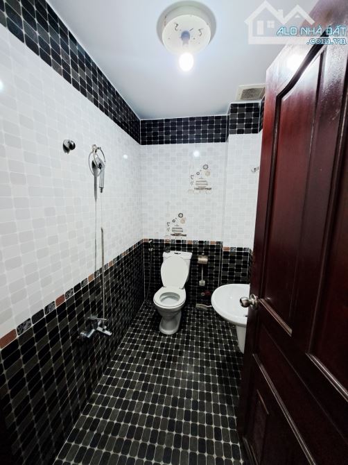 SÁT CHỢ LÊ VĂN QUỚI - CHỈ VÀI BƯỚC RA MT - 51M2 (4x13) 4 TẦNG ĐÚC ĐẸP - CHỈ NHỈNH 5 TỶ🌷 - 4