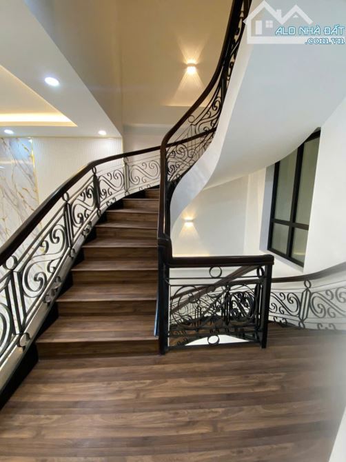 Siêu phẩm góc 2 MT đường XVNT, Bình Thạnh - 8 X 20 - 4 Tầng - HĐT: 90 triệu/th - 35 Tỷ - 4