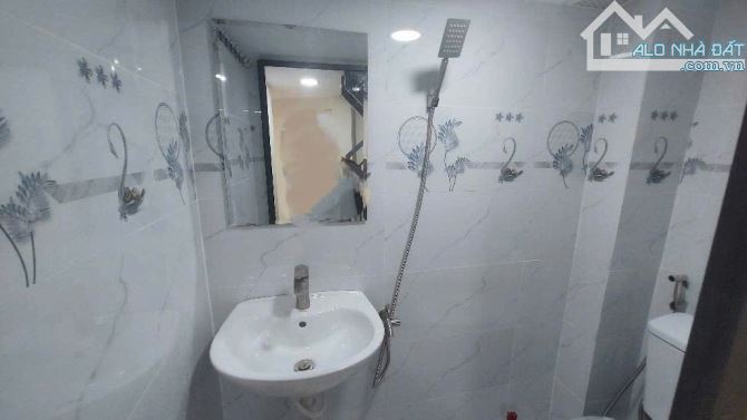 🏠🏠NHÀ 3 TẦNG MỚI VÀO Ở NGAY - XÓM CHIẾU Q.4 - CHỈ NHỈNH 2 TY XÍU 💲 - 4