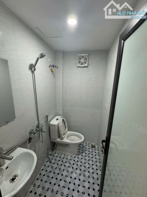 NHÀ ĐẸP PHỐ LÊ TRỌNG TẤN  : 29M / 2 TẦNG / 2 PHÒNG NGỦ / GIÁ 2,45 TỶ  . - 4